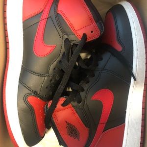 Jordan retro 1 bred black/red